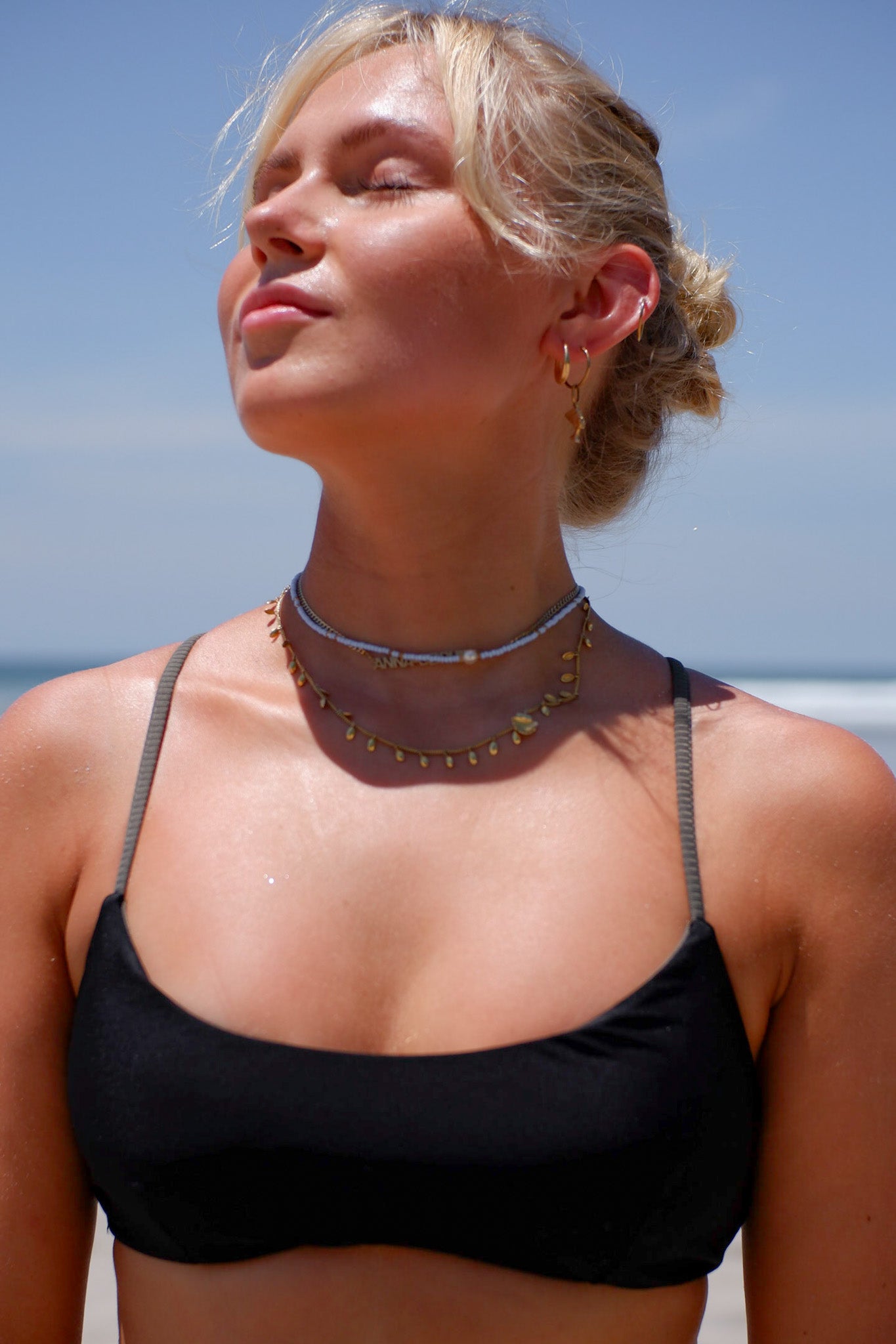 Reversible sporty bikini top from arctic swimwear. Wear it in black or khaki green.